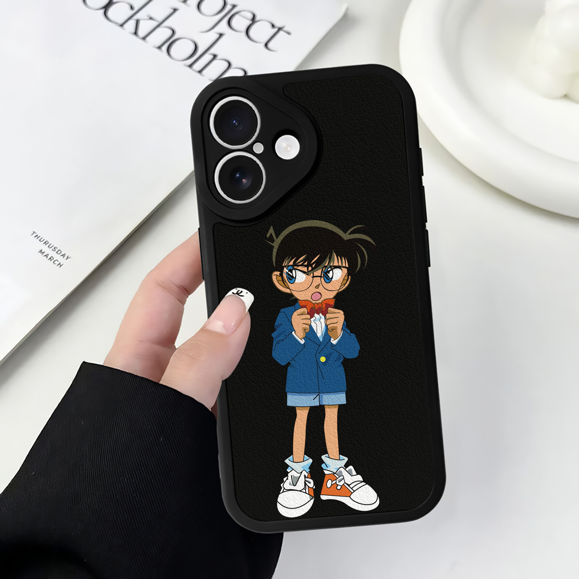 （画像用） 名探偵コナン 江戸川 コナン Detective Conan Conan Edogawa 【iPhone 16シリーズ対応】シリコンスマホケース（レザー調） 材質：シリコン